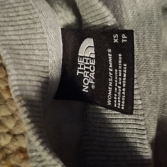 The North Face crewneck - Picture 2 of 2